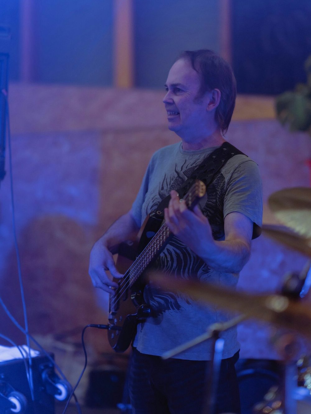 Clive Gregory live with Status 2000 bass Clive Gregory live with Status 2000 bass